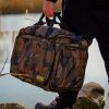 Carp academy camo grizzly szerelékes válltáska 60x35x35cm